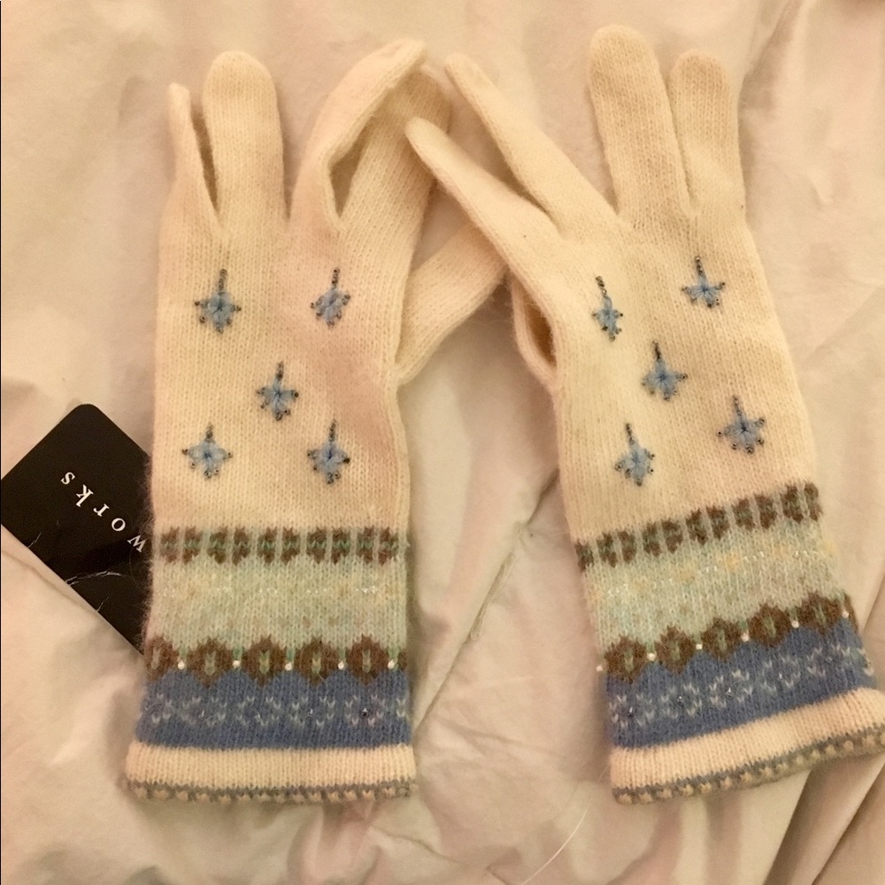 NWT beaded knit winter gloves